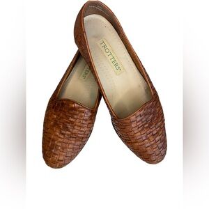 Trotters Women's Brown Loafers
